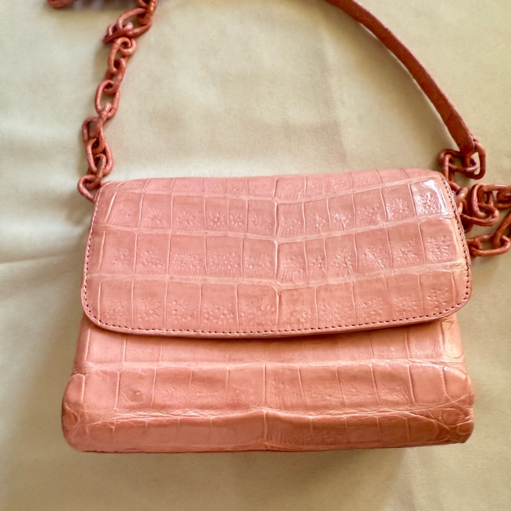Chic Pink Croc-Embossed Crossbody Bag